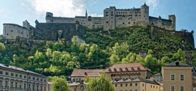 Salzburg – Eine Stadt wie eine Theaterkulisse Salzburg – Eine Stadt wie eine Theaterkulisse